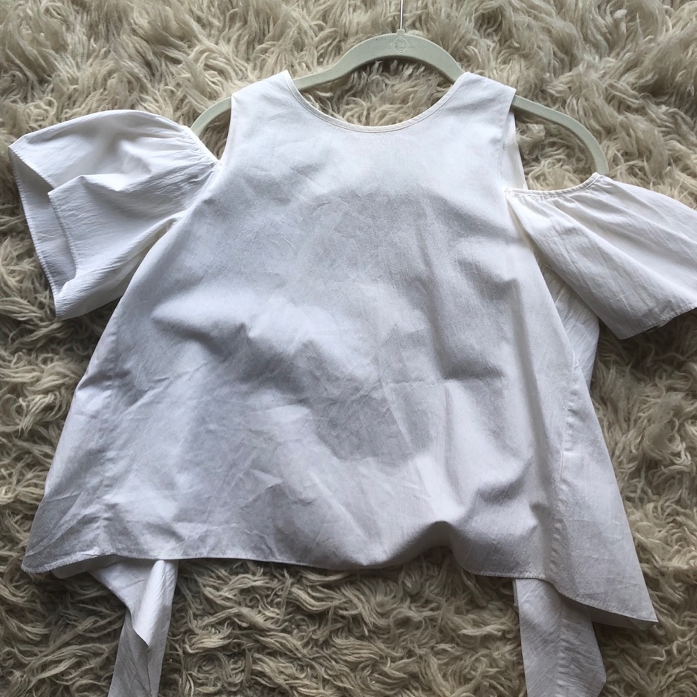 Adorable Zara top with open back